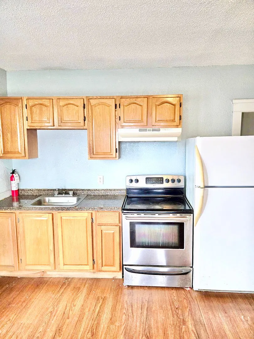 883 Dexter Street — Photo 2