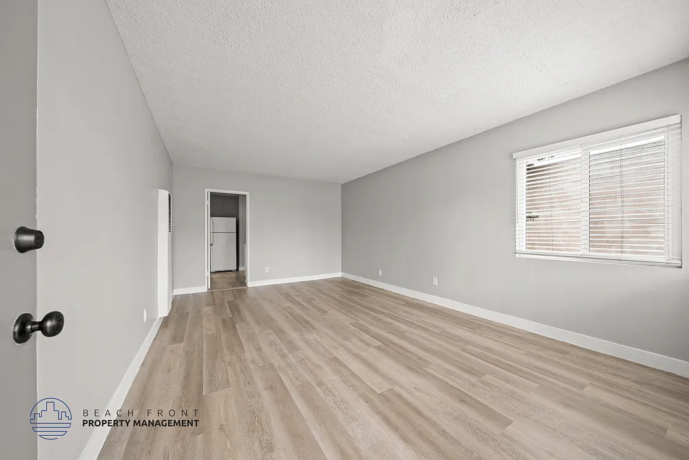 835-845 Glenway Dr. — Photo 3