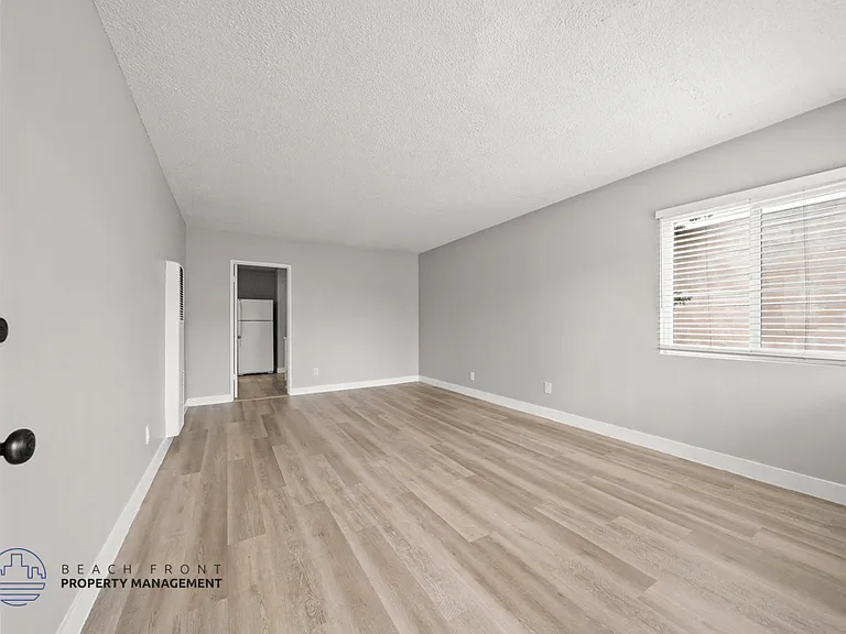 835-845 Glenway Dr. — Photo 4