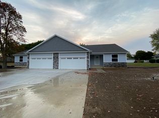 817 N Williams St, Angola, IN 46703