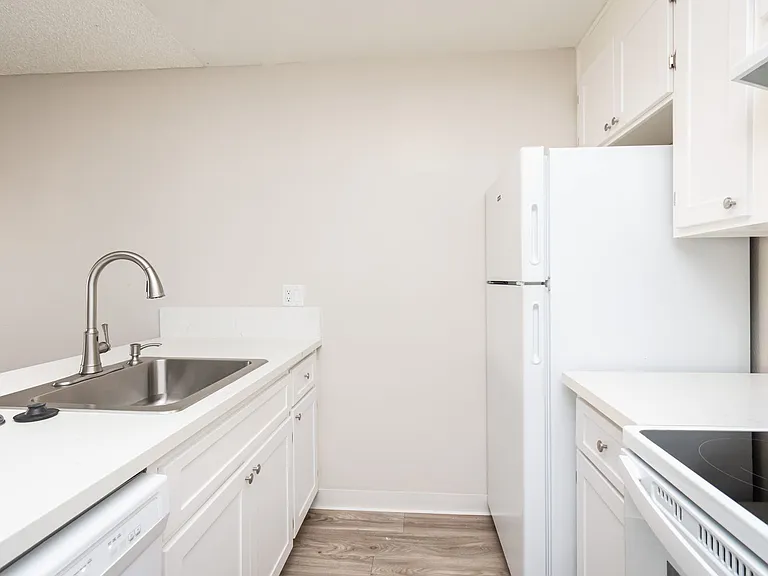 The Elms Apartments at 28th St — Photo 39