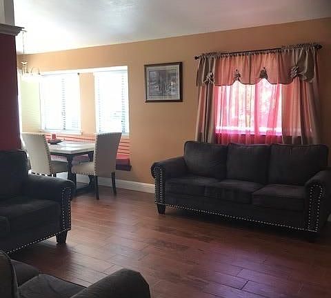3rd image of 4900 Yvonne Way