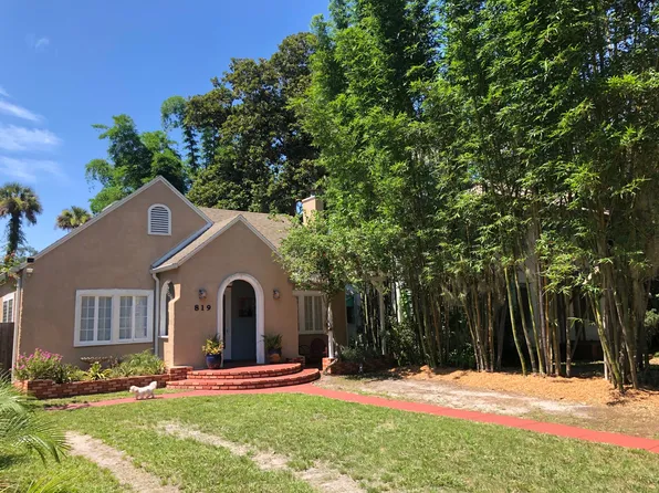 819 Downing St, New Smyrna Beach, FL 32168