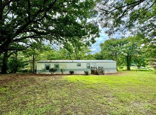 231 Horseshoe Dr, Mount Holly, NC 28120
