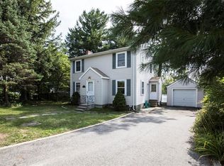 27 Beverly Cir, Smithfield, RI 02828