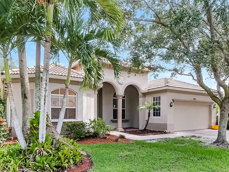 1755 Palisades Dr — Photo 3