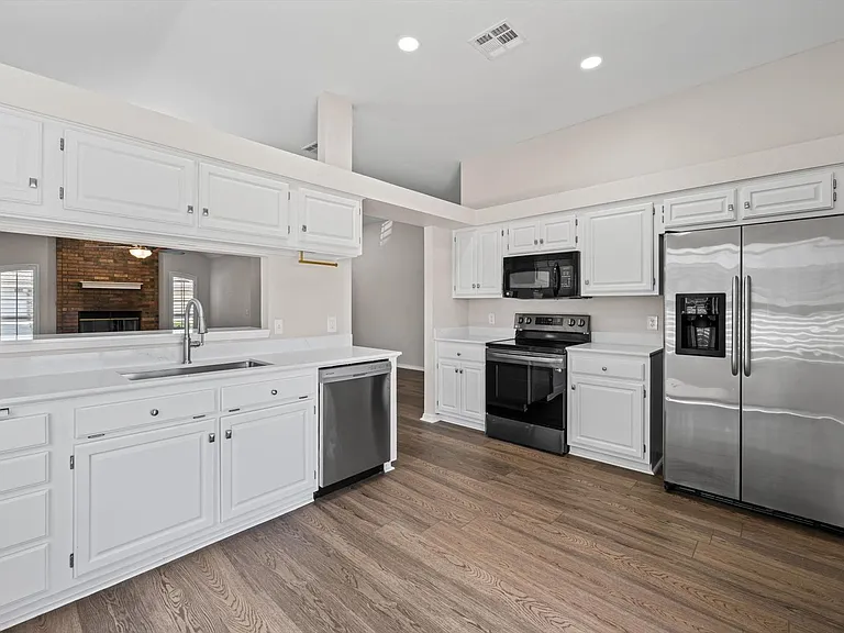7717 Doris Dr — Photo 6