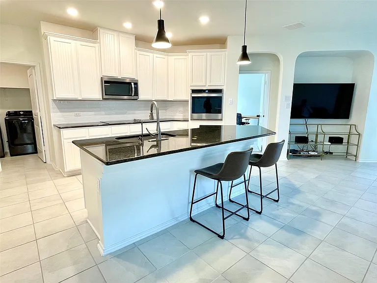 321 Sweet Autumn Dr — Photo 2