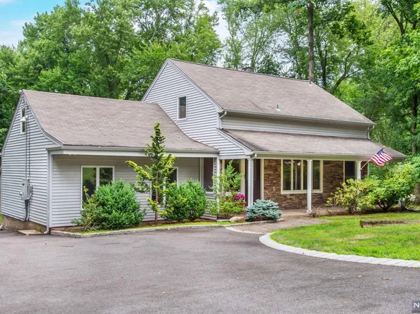 484 Sicomac Ave, Wyckoff, NJ 07481