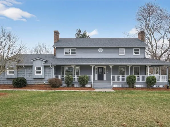 1516 Country Ln, Kernersville, NC 27284