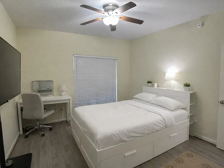 10049 Westpark Dr #111 — Photo 9