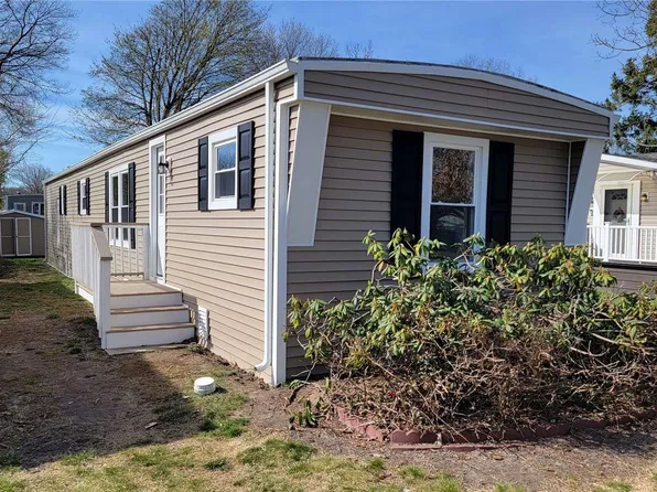 2 Yellow Daisy Lane, Bohemia, NY 11716