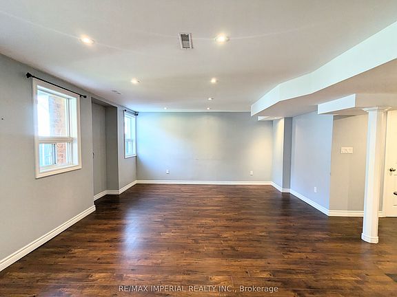 4th image of 236 Old Colony Rd #Basement