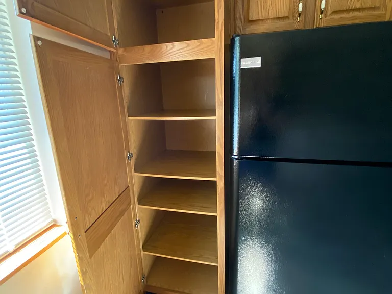 1129 Glenn Pl — Photo 6