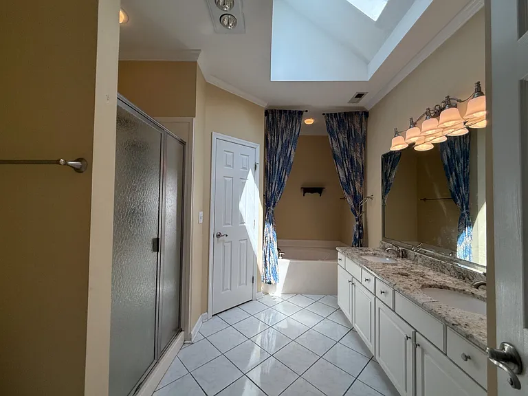 134 Canterbury Dr — Photo 12
