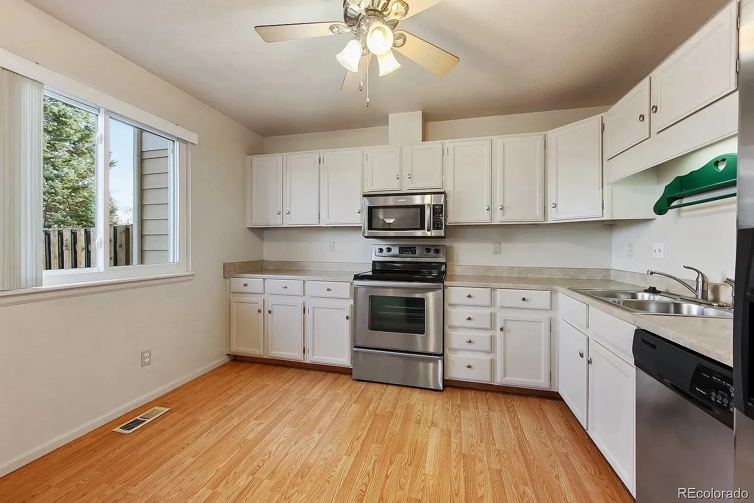 3 bed, 2129 sqft, $2,529 — Photo 4