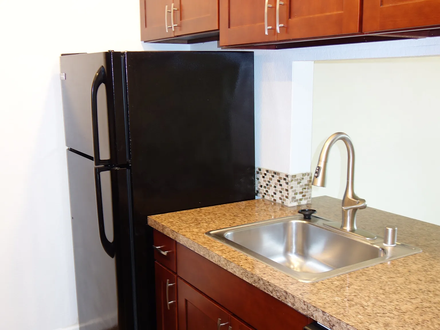 Heatherstone Park Apartments — Photo 3