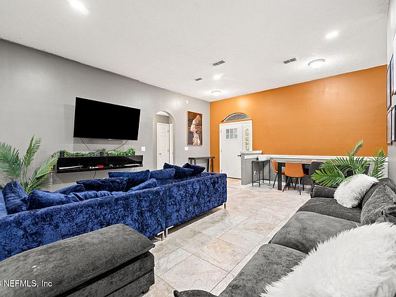 5th image of 1069 BERTHA Street