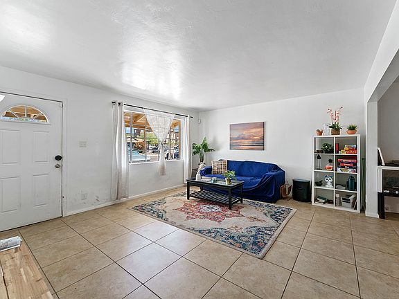 2nd image of 1345 E Orange St Room 2