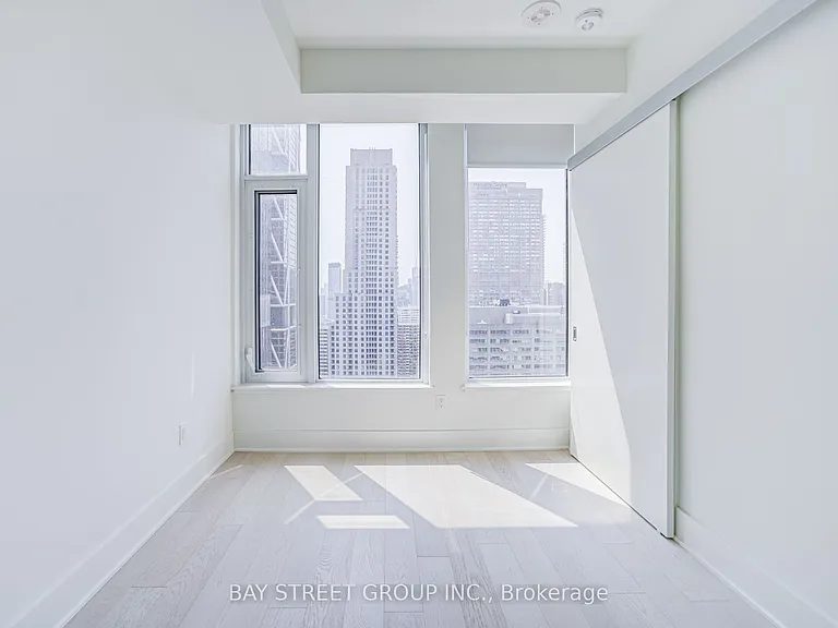 11 Yorkville Ave #2312 — Photo 34