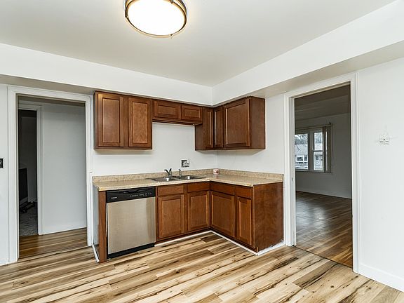 5th image of 1413 16th Ave NW