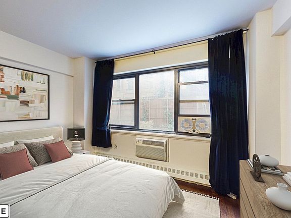3rd image of 219 E 69th St APT 1e
