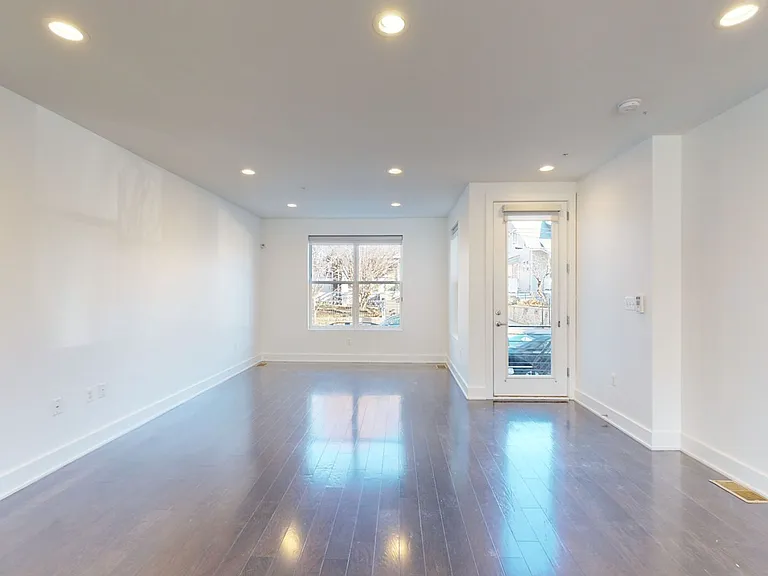 3306 9th St NE #1 — Photo 10
