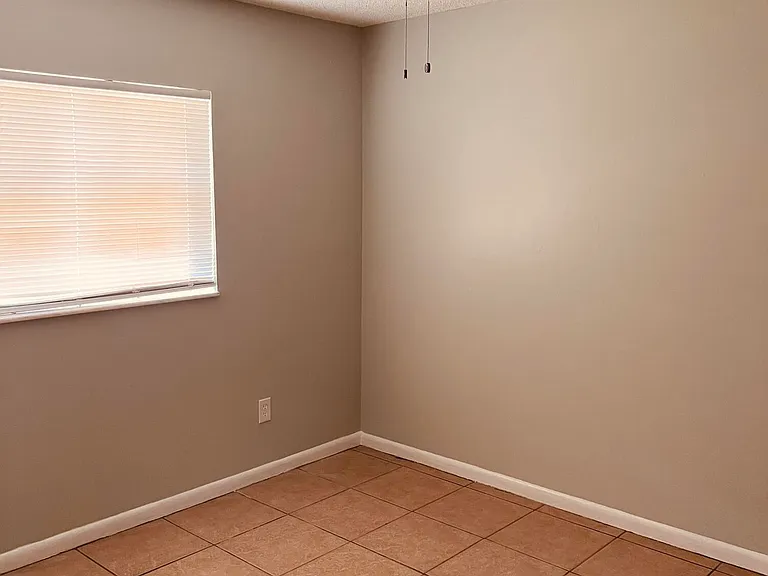 805 Revels Ln #805 — Photo 5