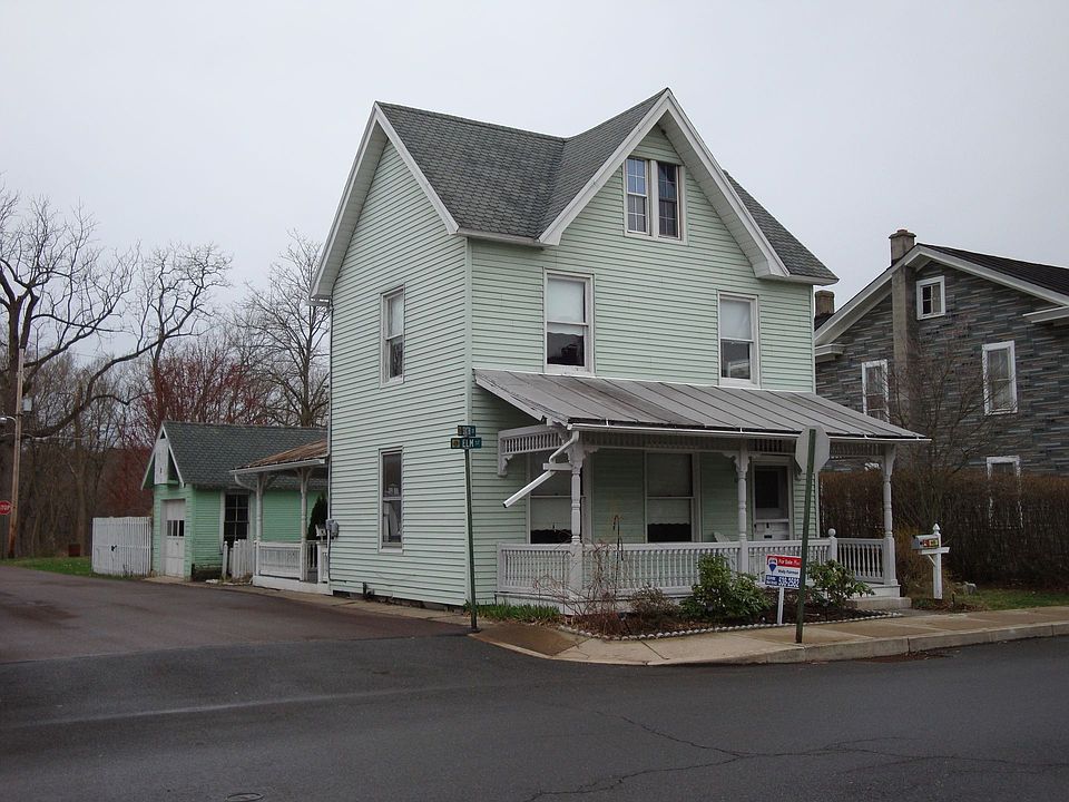 2nd image of 601 Elm St