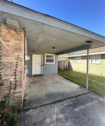 2nd image of 3253 Reine Ave