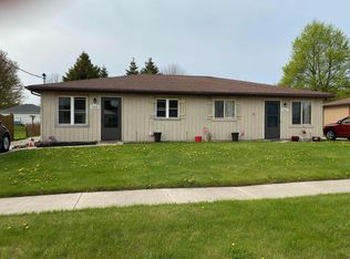 3609 Mangin St #3611, Manitowoc, WI 54220
