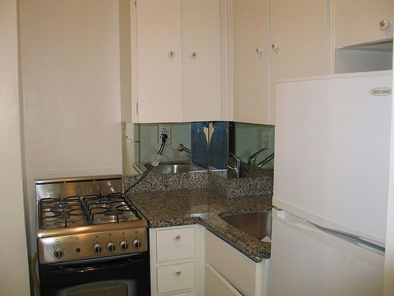 5th image of 225 E 36th St APT 10C