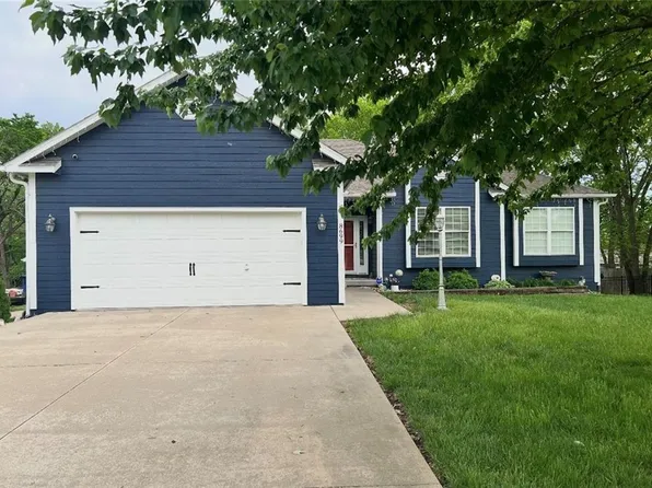 8699 Penner Ave, De Soto, KS 66018