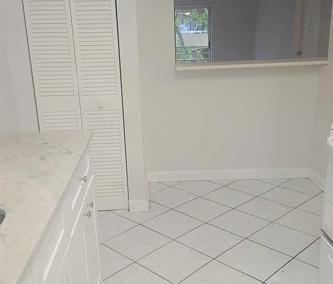 4111 Stirling Rd — Photo 9