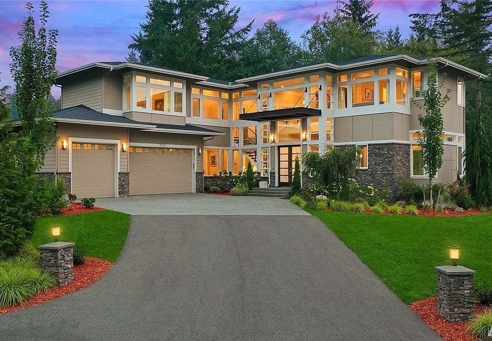Premier setting and rare opportunity. Flawless contemporary home with 4 bedrooms, 2.75 baths, 3,685 sf interior. 