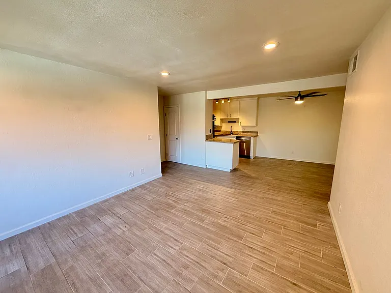 1101 W Macarthur Blvd #298 — Photo 15