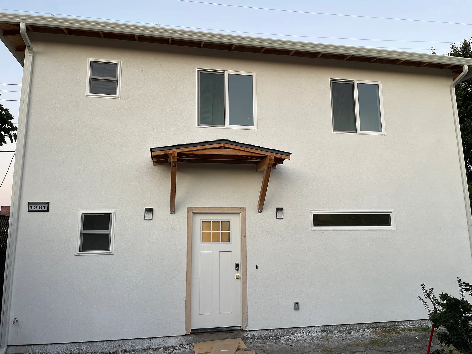1281 Las Palmas Dr — Photo 2