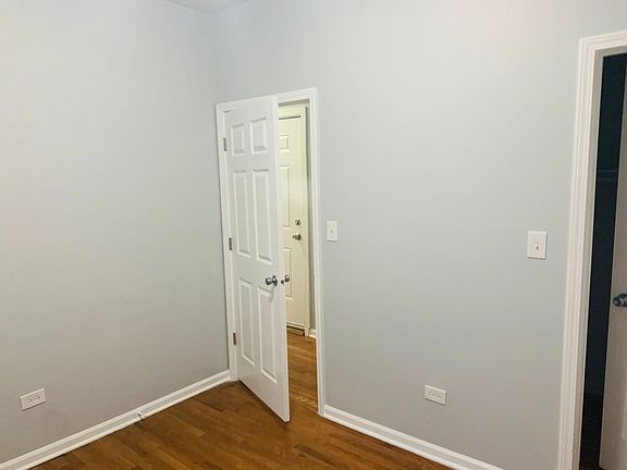 3rd image of 7816 S Cornell Ave #7820-2W