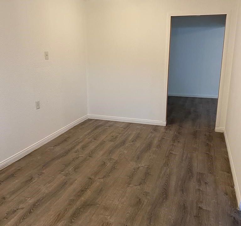 1st image of 4654 N Vincent Ave
