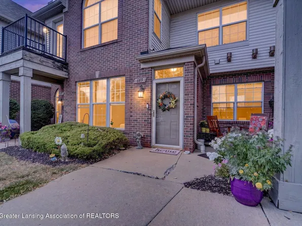 669 Worthington Dr, Lansing, MI 48906