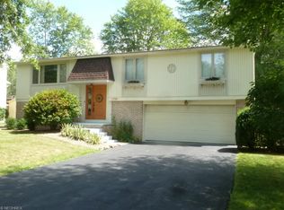 1759 Rosalyn Dr, Mineral Ridge, OH 44440