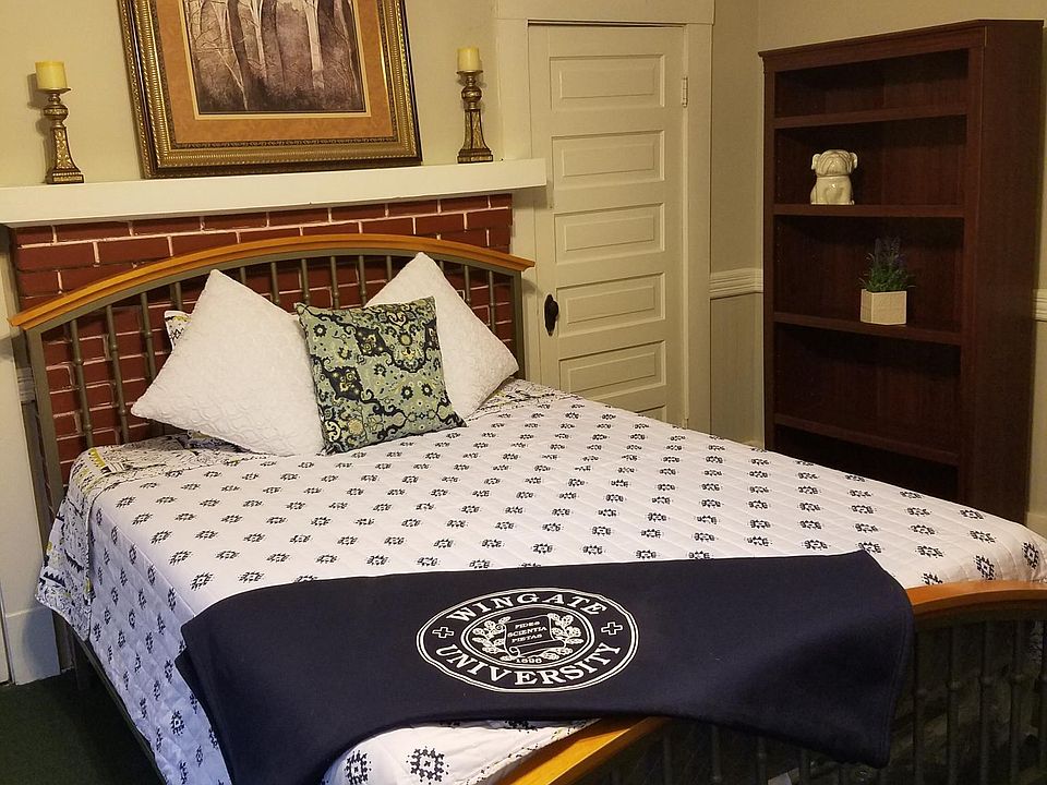 Suite with private entrance and bathroom