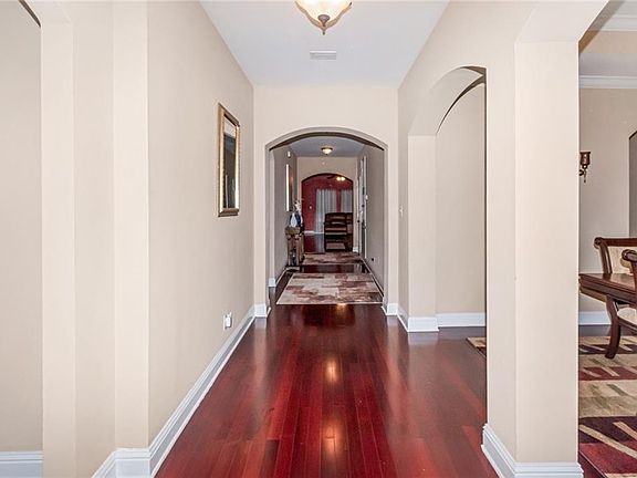 5th image of 10323 Chesterfield Dr W