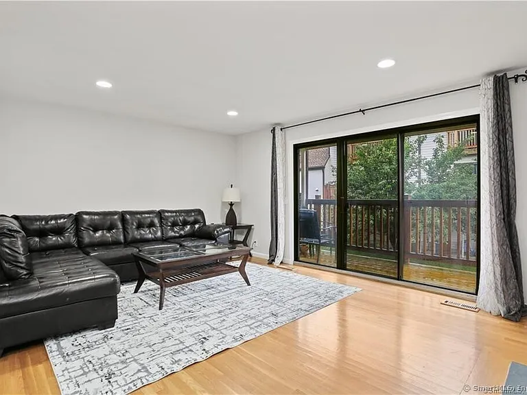 237 Strawberry Hill Ave #42 — Photo 6
