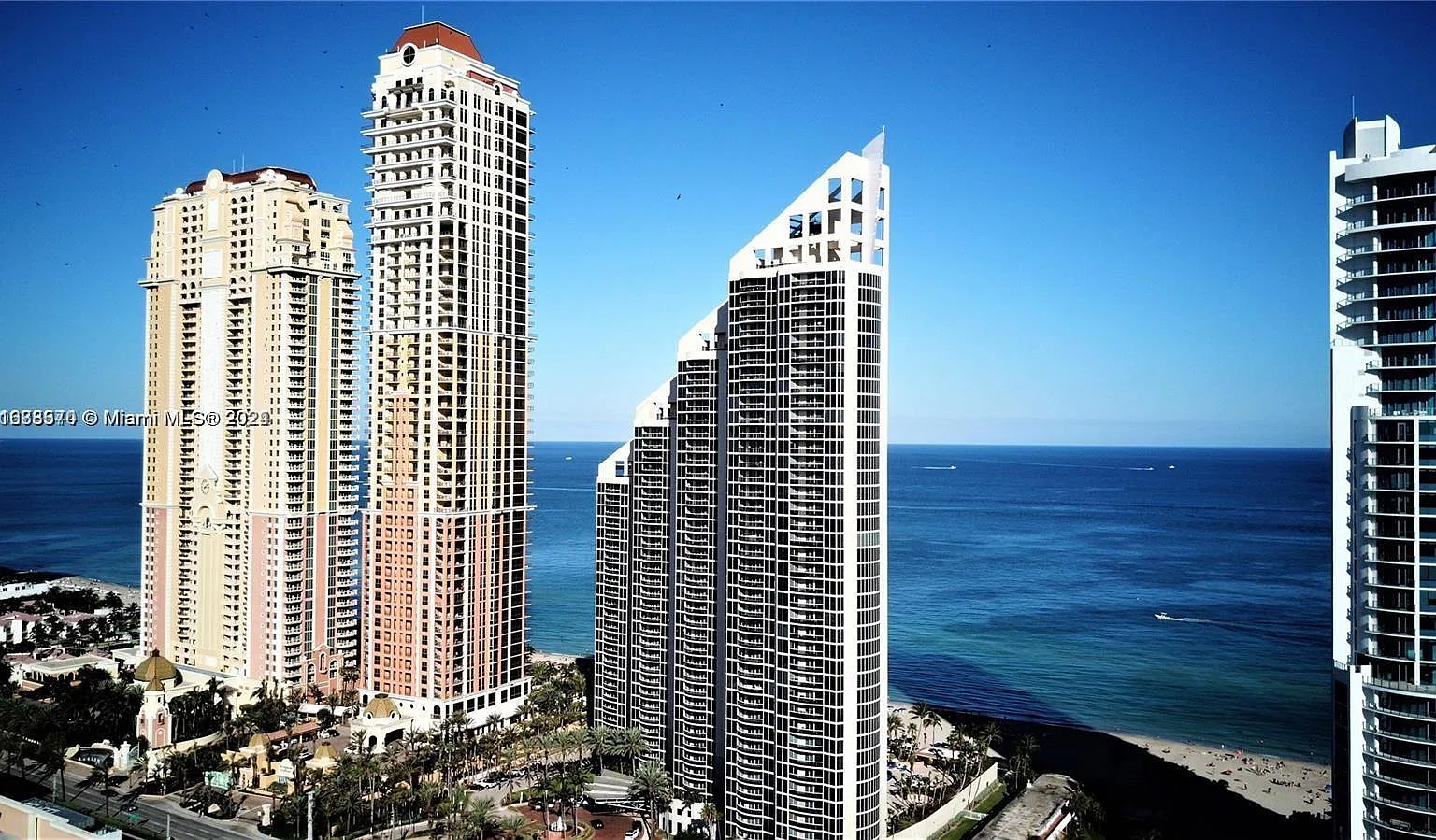 The Pinnacle Condo — Photo 3