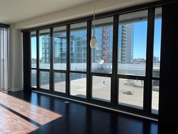 3rd image of 310 N Jefferson St #706