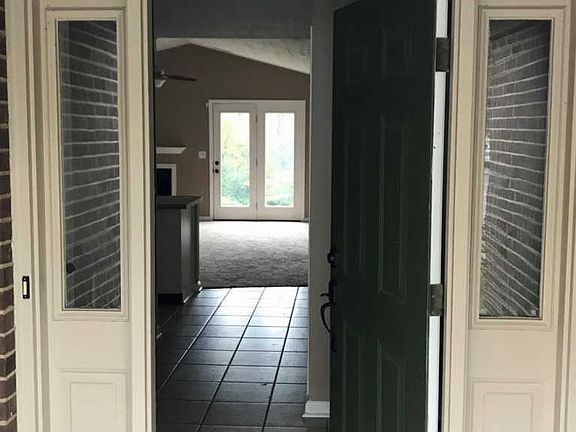 3rd image of 913 Marblehead Dr