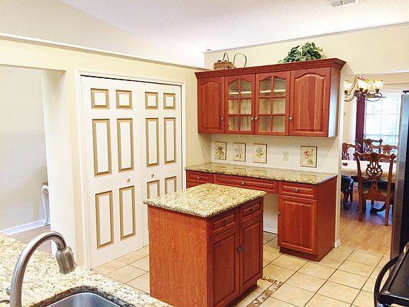5th image of 1664 Thornhill Cir