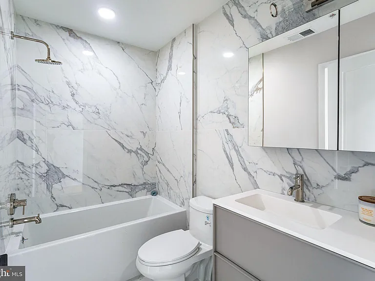 1516 E Capitol St NE — Photo 32