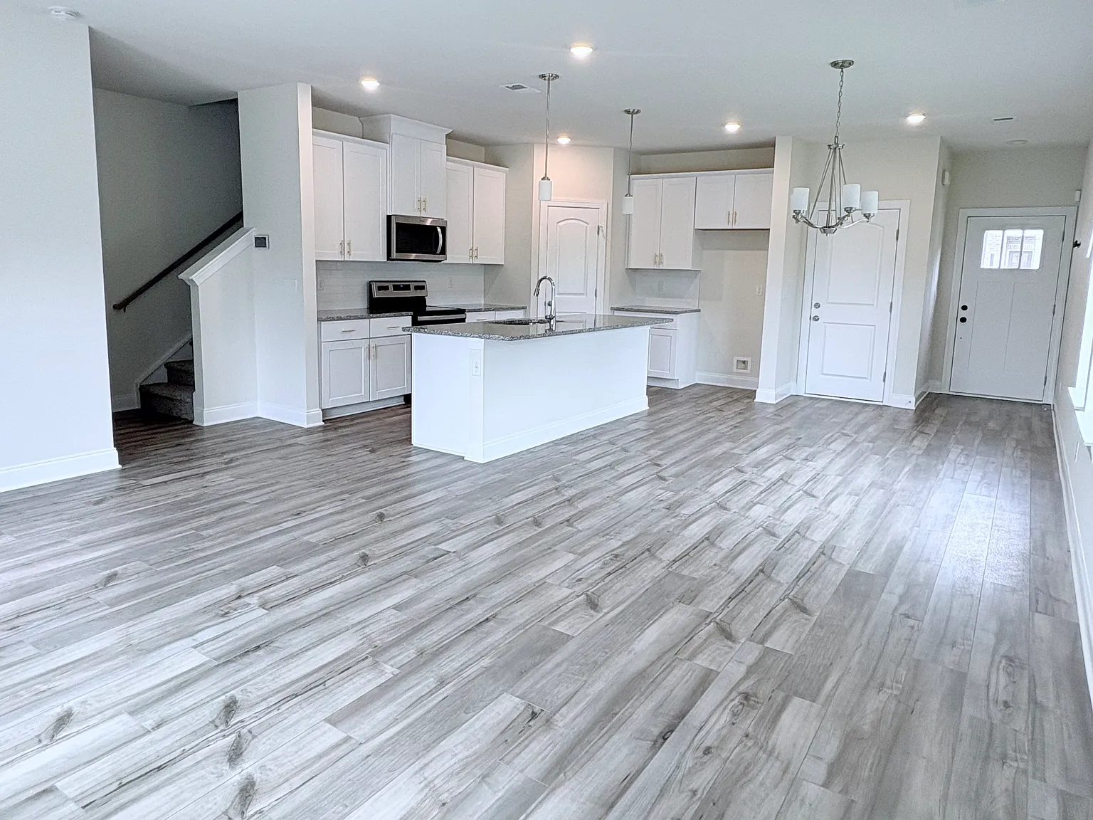 3 bed, 2.5 bath, 1888 sqft, $2,100 — Photo 3
